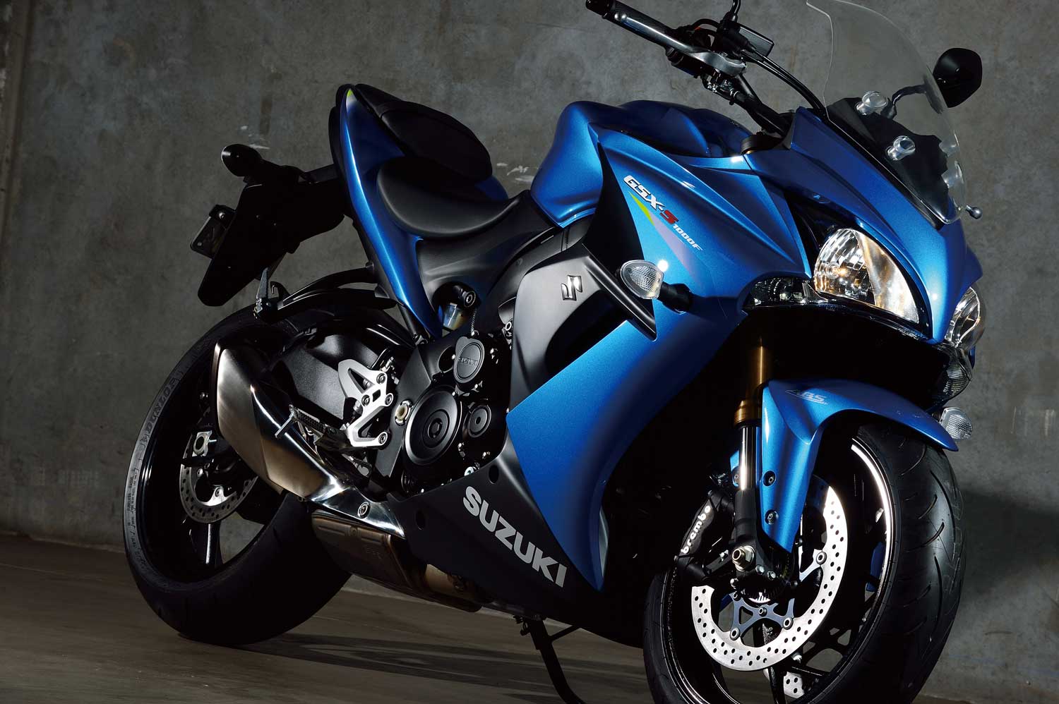 2015-Suzuki-GSX-S1000F-012